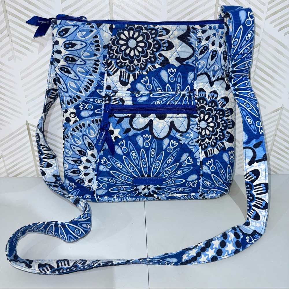 Vera Bradley‎ Blue Star Medallion Hipster Crossbody Blue & White Quilted Purse